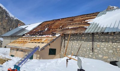 Mise hors d'eau d'une toiture arrachée à 2500m d'altitude