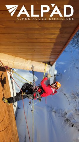 Nos équipes assurent la maintenance et la sécurisation de vos bâtiments Alpins pendant toute l'année en Maurienne