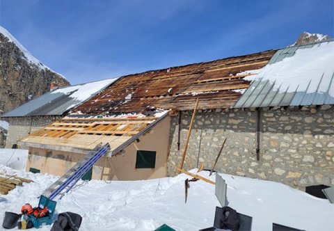 Mise hors d'eau d'une toiture arrachée à 2500m d'altitude