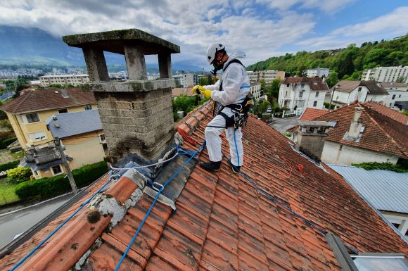 Professionnel pour réaliser l'encadrement de salariés qui interviennent en toiture à Aix-les-Bains