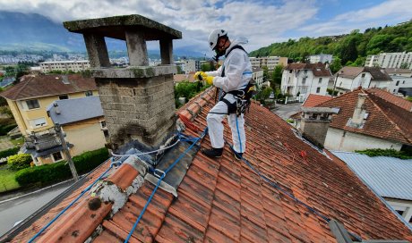 Professionnel pour réaliser l'encadrement de salariés qui interviennent en toiture à Aix-les-Bains