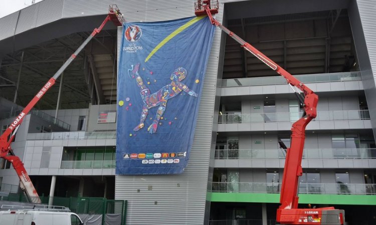 Entreprise spécialisée dans la pose et l'installation de banderoles évènementielles en Maurienne