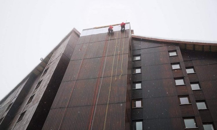 Entreprise spécialisée dans la pose et l'installation de banderoles évènementielles en Maurienne